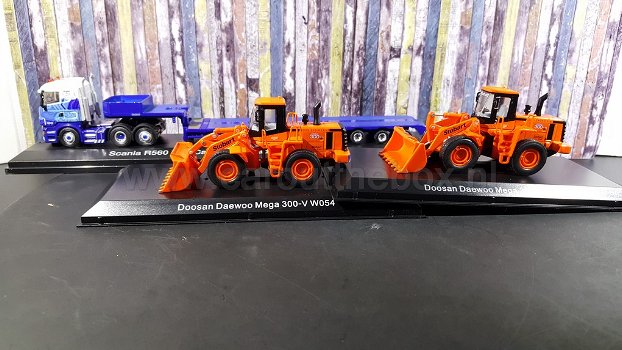 Scania R560 + 2x Doosa laadschop set 1:72 Oxford - 0