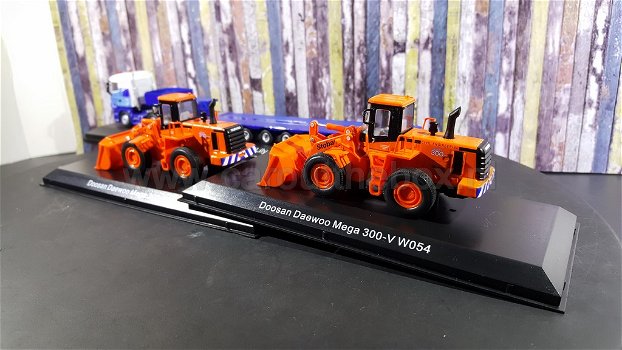 Scania R560 + 2x Doosa laadschop set 1:72 Oxford - 3