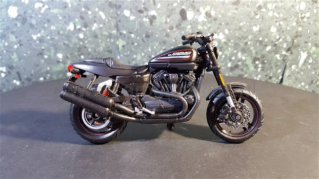 Harley Davidson 2011 XR 1200X mat zwart 1:18 Maisto - 0