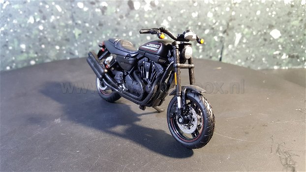 Harley Davidson 2011 XR 1200X mat zwart 1:18 Maisto - 1