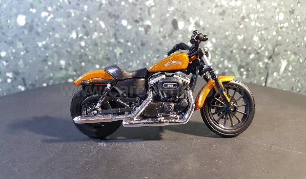 Harley Davidson 2014 Sportster Iron 883 oranje 1:18 Maisto - 0