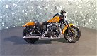 Harley Davidson 2014 Sportster Iron 883 oranje 1:18 Maisto - 0 - Thumbnail