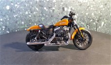 Harley Davidson 2014 Sportster Iron 883 oranje 1:18 Maisto
