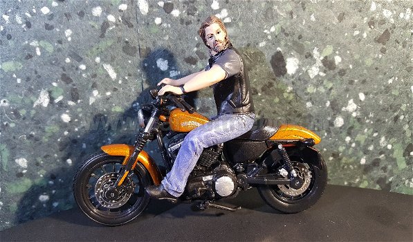 Harley Davidson 2014 Sportster Iron 883 oranje 1:18 Maisto - 4