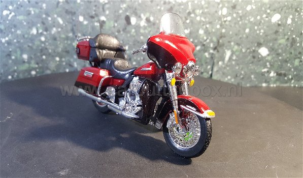 Harley Davidson Electra Glide 2013 rood 1:18 Maisto - 1