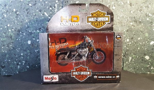 Harley Davidson Dyna Street Bob 2006 zwart 1:18 Maisto - 4