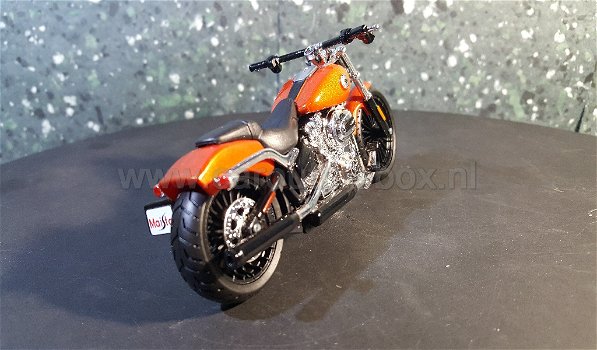 Harley Davidson 2016 Breakout oranje 1:18 Maisto - 2