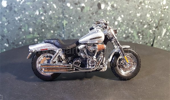 Harley Davidson 2009 CVO Fat Boy zilver grijs 1:18 Maisto - 0