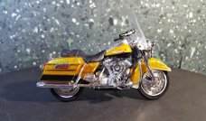 Harley Davidson 1999 Road King goud kleurig 1:18 Maisto