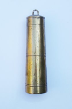 Messing gewicht voor kantoortje. 2539 gr.