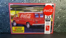 Ford Van And Vending Machine COCA COLA 1:25 AMT