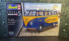 Volkswagen T1 Samba Bus LUFTHANSA 1:24 Revell