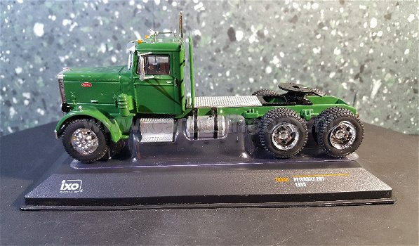 Peterbilt 281 groen 1:43 Ixo - 0