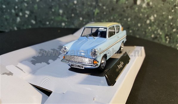 Ford Anglia blauw HARRY POTTER 1:43 Cararama - 1