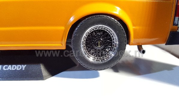 Volkswagen Caddy pick-up oranje 1:18 Solido - 2