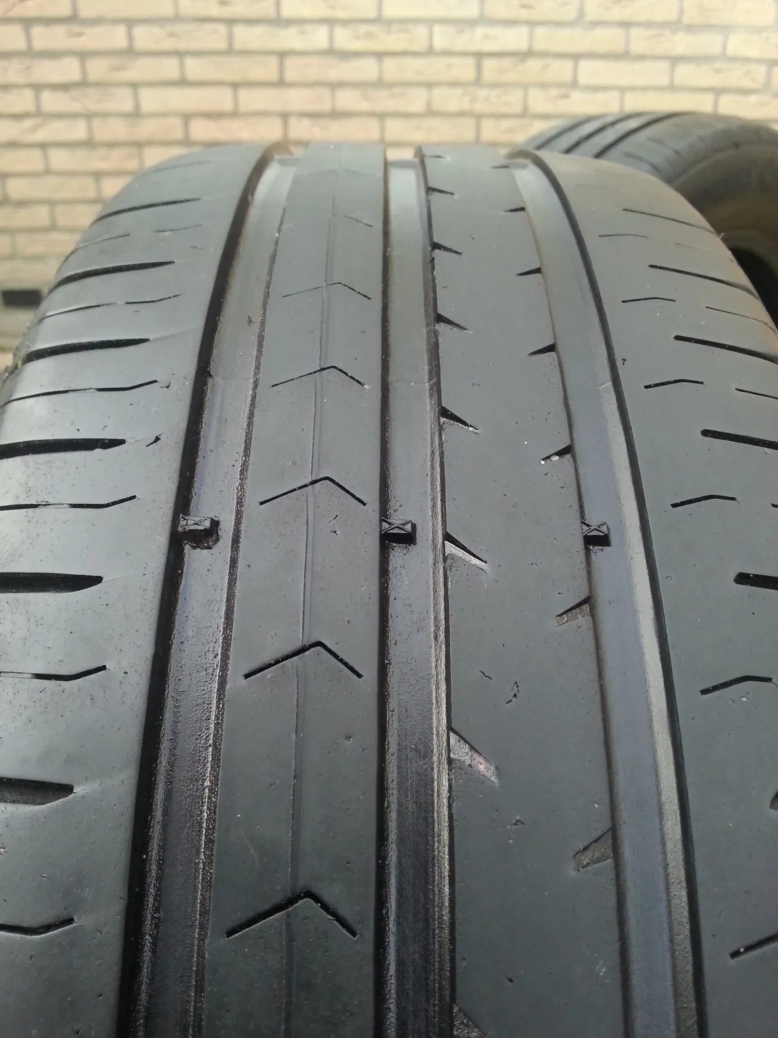 2 stuks Continental Premium Contact 185/60 R15 zomerbanden. - nr. 1