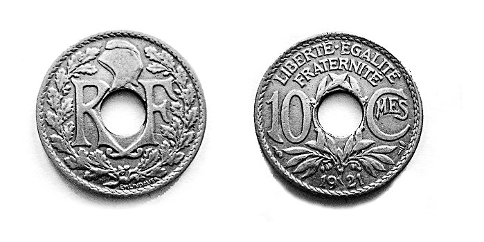 4,40 m. geslagen Comtoise touw 3 mm en antieke franse munten. - 2
