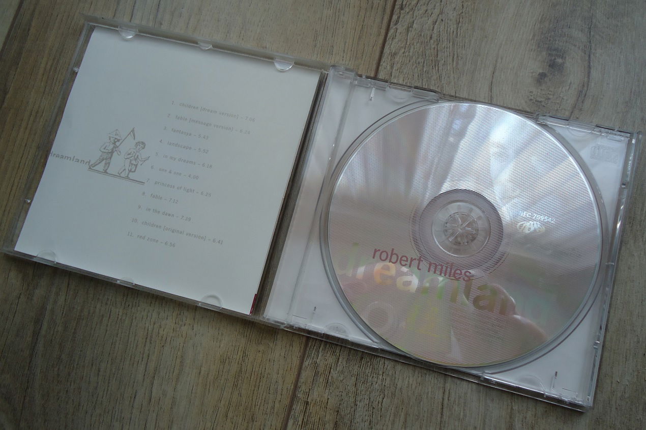 Te koop de originele CD "Dreamland" van Robert Miles. - Afbeelding 3