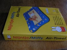 Nijntje air-towel - de rand wordt opgeblazen zodat het kleintje vrij kan spelen