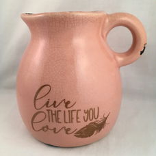 vaas; roze, type kruik met quote; Live the life you love