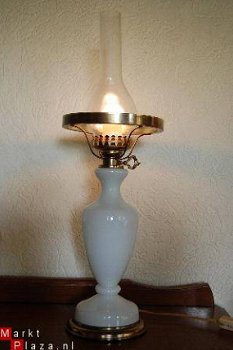 Klassiek of Modern Wit glas Lamp ( Lampenier ) circa 1980 - 2