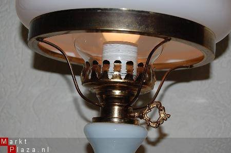 Klassiek of Modern Wit glas Lamp ( Lampenier ) circa 1980 - 3