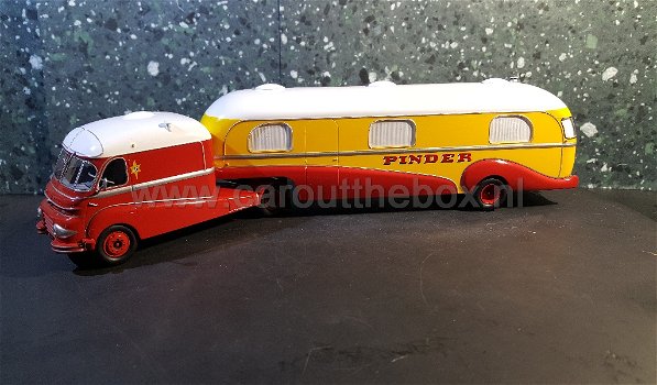 Ford F798 & house trailer CIRCUS PINDER 1:43 Atlas - 0