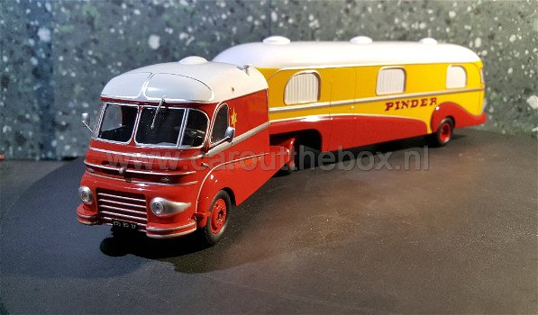 Ford F798 & house trailer CIRCUS PINDER 1:43 Atlas - 2
