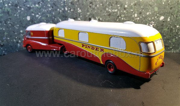 Ford F798 & house trailer CIRCUS PINDER 1:43 Atlas - 3
