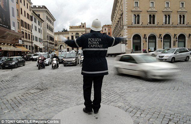 Italiaanse politiehelm politie Udine - Afbeelding 3