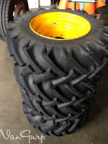 DIV131819 diversen JCB wielen voor JCB 403 van-gurp.nl Wijhe - nr. 1