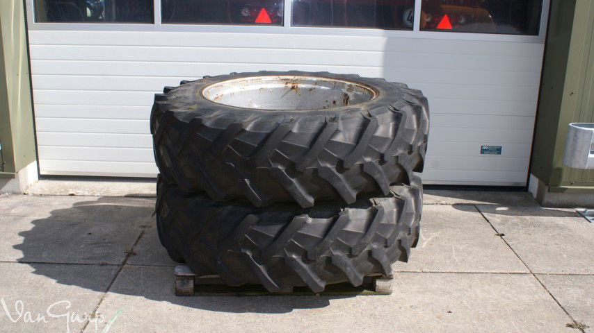 DIV151924 diversen Trekkerband 16.9R38 Pirelli van-gurp.nl Wijhe - nr. 1