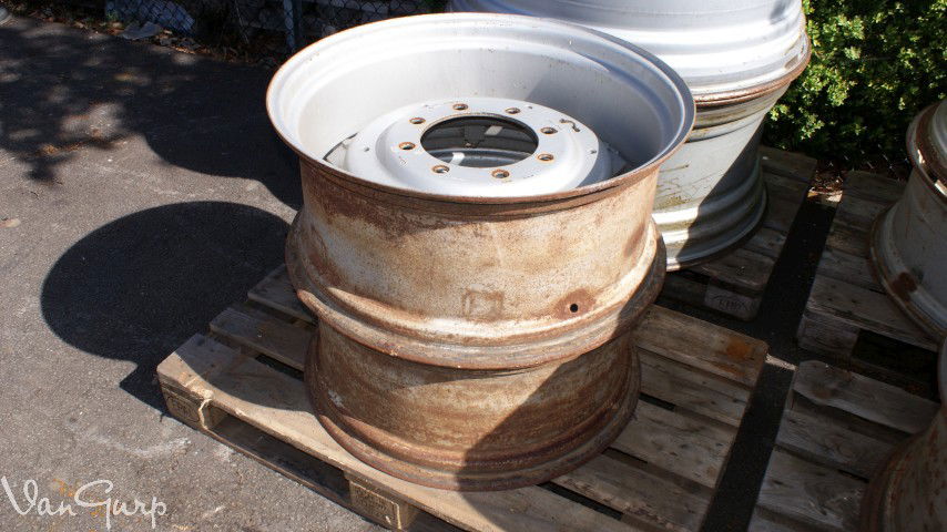 DIV151931 diversen Velgen 12x28 Voorwielen Case van-gurp.nl Wijhe - nr. 1