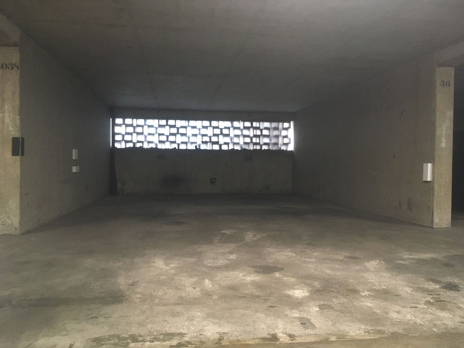 Grote dubbele garage in Zoetermeer - nr. 1