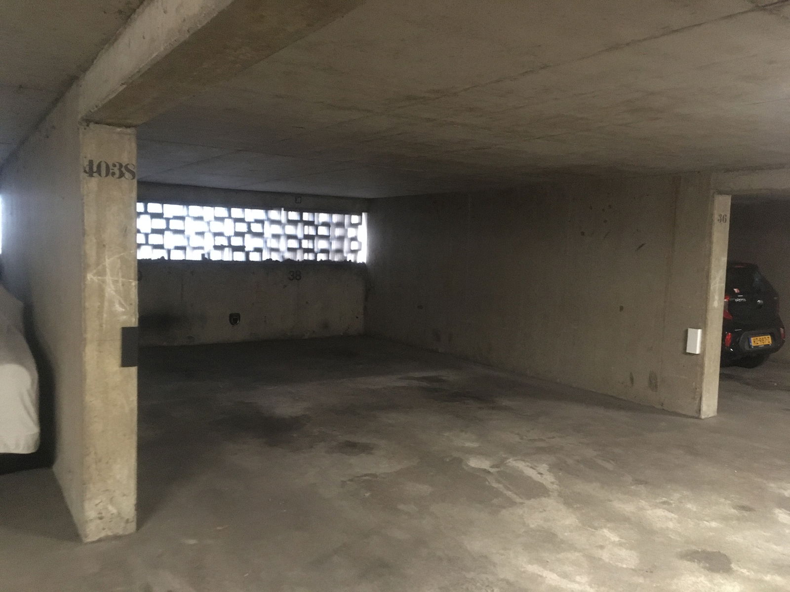 Grote dubbele garage in Zoetermeer - Afbeelding 4