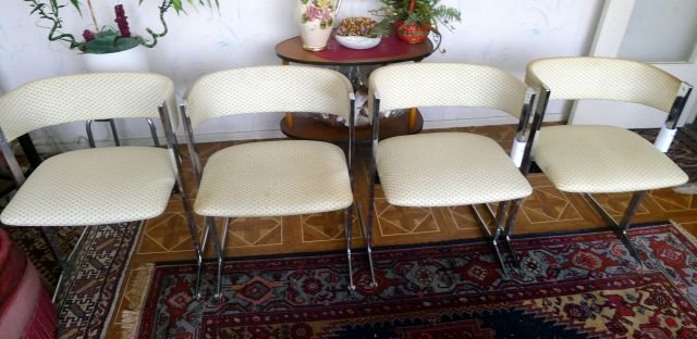 Vier vintage design (eetkamer)stoelen uit de zestiger jaren - 1