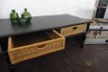 Brocante salontafel met 2 rotan manden - 2 - Thumbnail