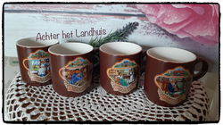 4 bruine Bekers met nostalgische afbeeldingen met tekst Villeroy & Boch
