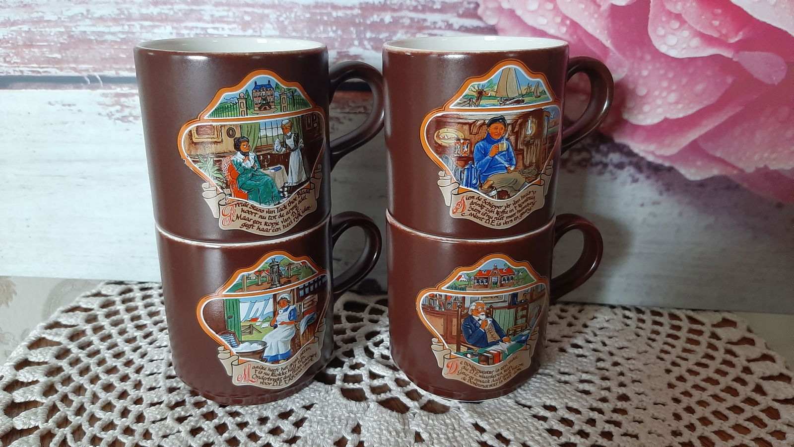4 bruine Bekers met nostalgische afbeeldingen met tekst Villeroy & Boch - Afbeelding 2