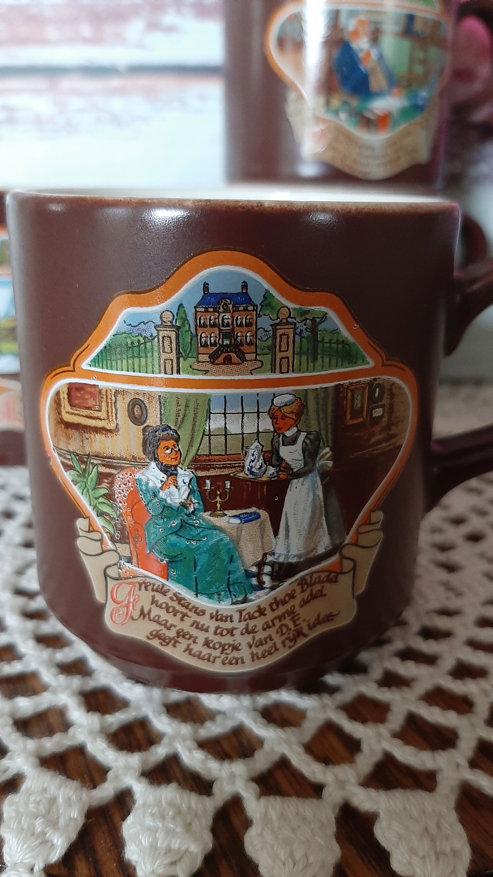 4 bruine Bekers met nostalgische afbeeldingen met tekst Villeroy & Boch - Afbeelding 5