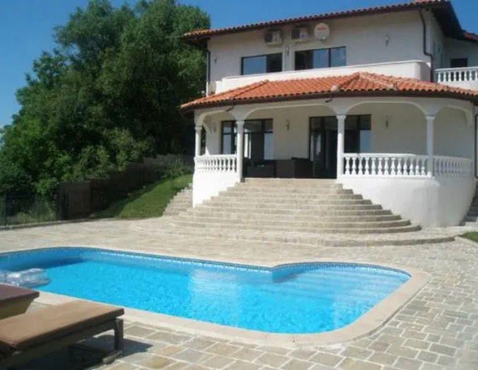 Wil je een leuke vakantie beleven in een villa met zwembad in Varna ? - nr. 1