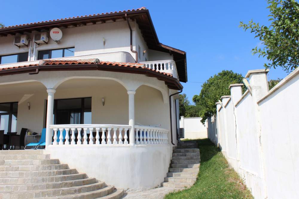 Wil je een leuke vakantie beleven in een villa met zwembad in Varna ? - Afbeelding 2