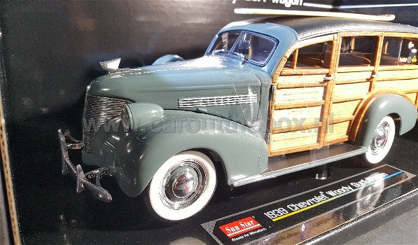 1939 Chevrolet WOODY surf wagon 1:18 Sunstar - 2