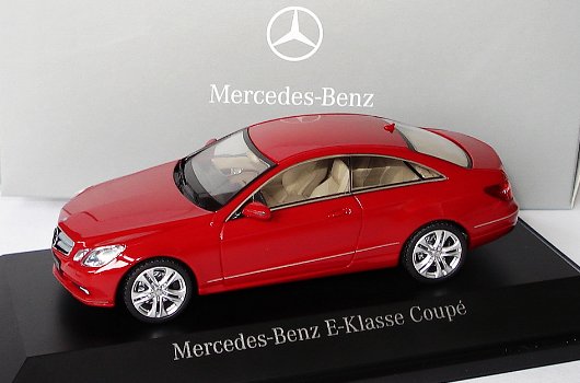 1:43 Schuco Mercedes Benz E-Klasse Coupé C207 2009 opal red - 0