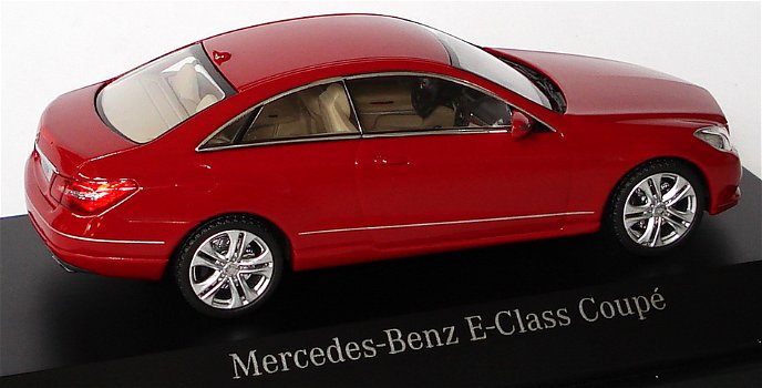 1:43 Schuco Mercedes Benz E-Klasse Coupé C207 2009 opal red - 1