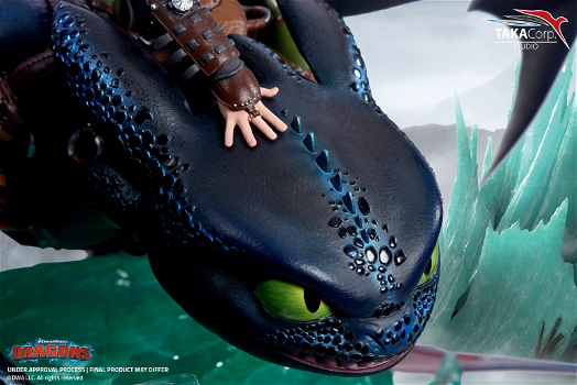 Taka Corp Toothless and Hiccup statue - 3