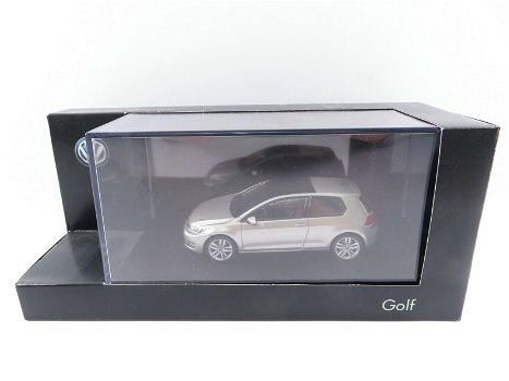 1:43 Herpa Volkswagen Golf mk7 2012 3-deurs Tungsten Silver - 0