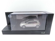 1:43 Herpa Volkswagen Golf mk7 2012 3-deurs Tungsten Silver