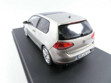 1:43 Herpa Volkswagen Golf mk7 2012 3-deurs Tungsten Silver - 3