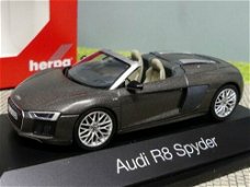 1:43 Herpa Audi R8 Spyder 2016 Argusbruin 924603